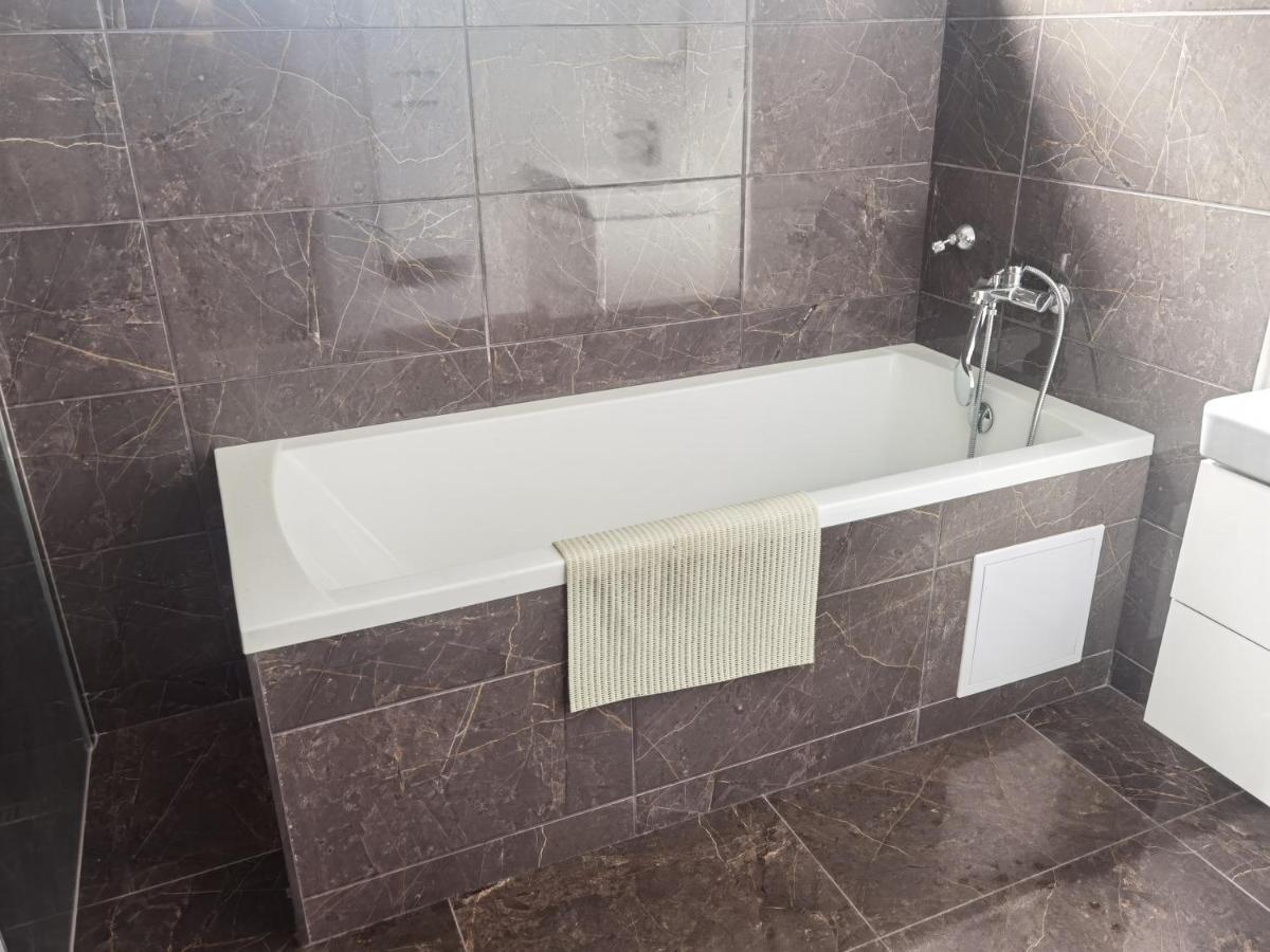 Sunset House Piestany Cervena Veza Appartement Banka Buitenkant foto
